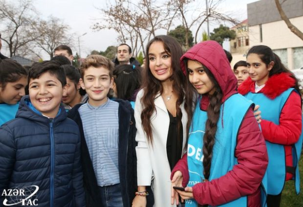 Leyla Əliyeva abadlaşdırılan növbəti həyətin açılışında